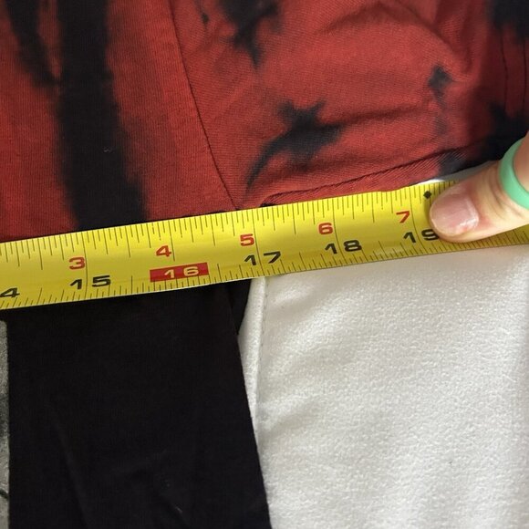 Tupac 2Pac Mens Small Red Black T Shirt Graphic Tee Tie Dye Poetic Justice - Picture 3 of 5